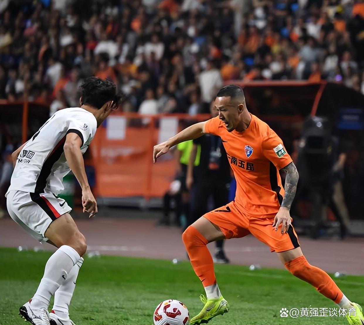 包含佛罗伦萨中场优异发挥，助球队连续取胜信心大增的词条