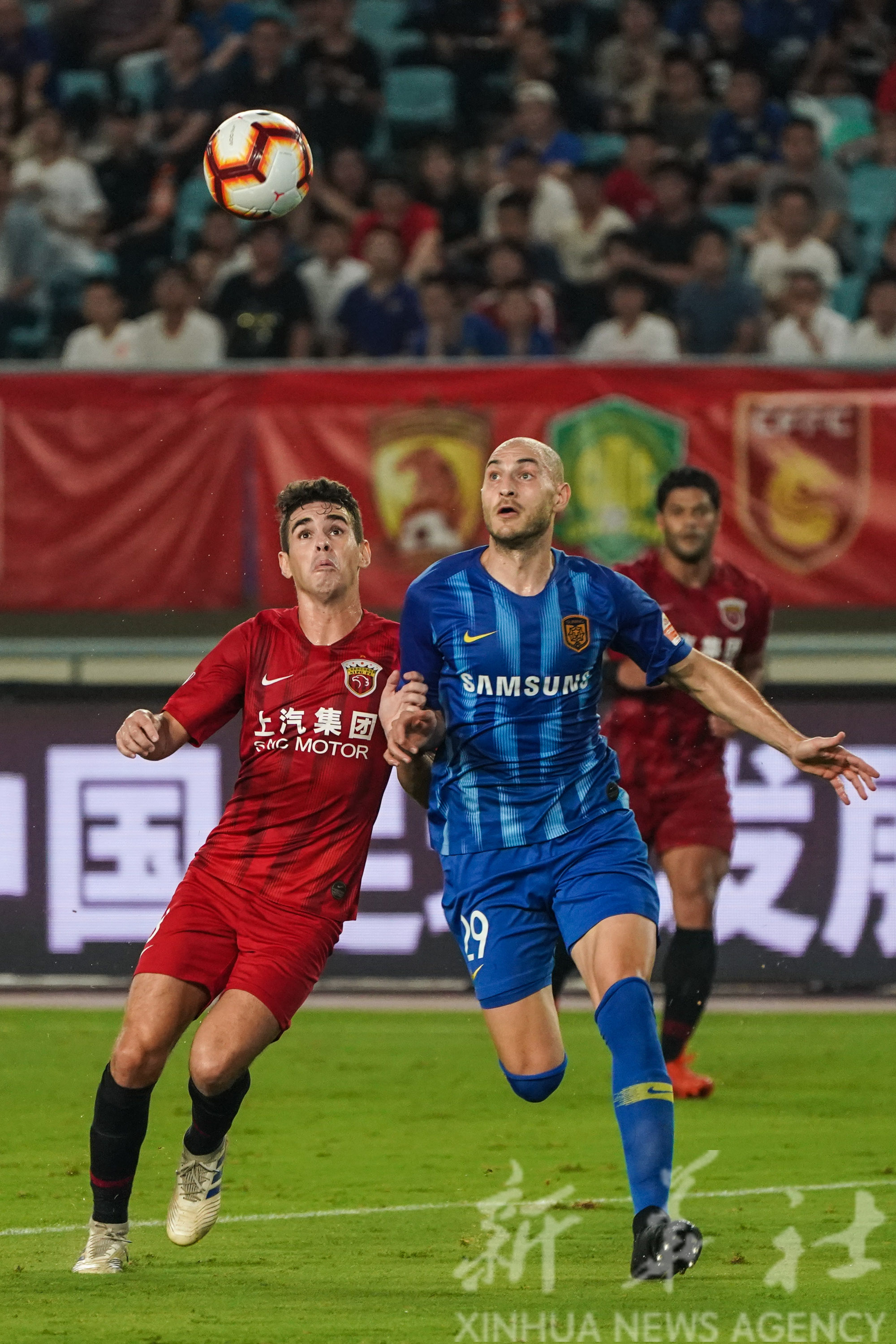 上海上港主场-力克江苏苏宁,再次领跑积分榜 上海上港主场-力克江苏苏宁,再次领跑积分榜