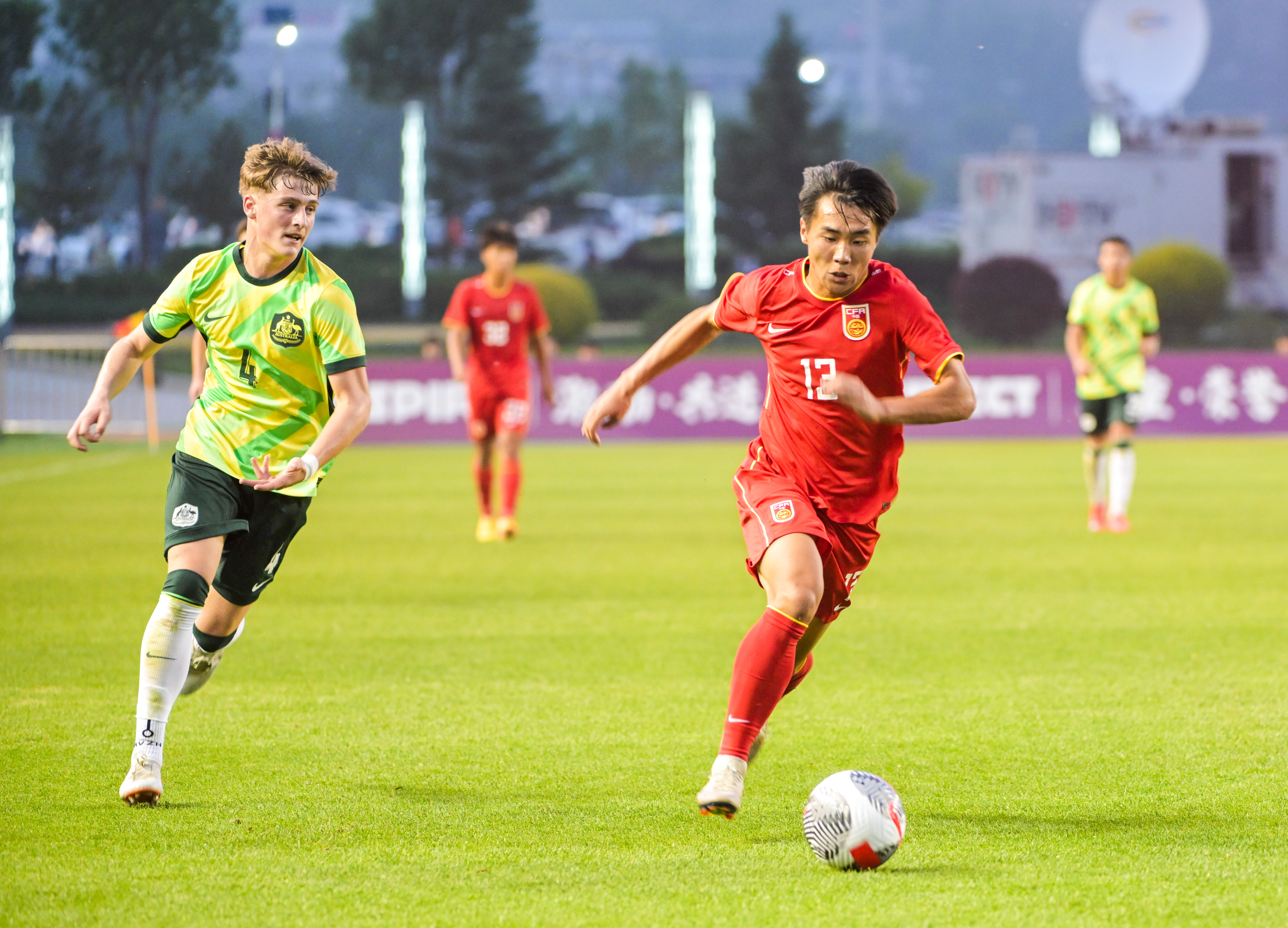 顶尖球队在赛场上展现出风采