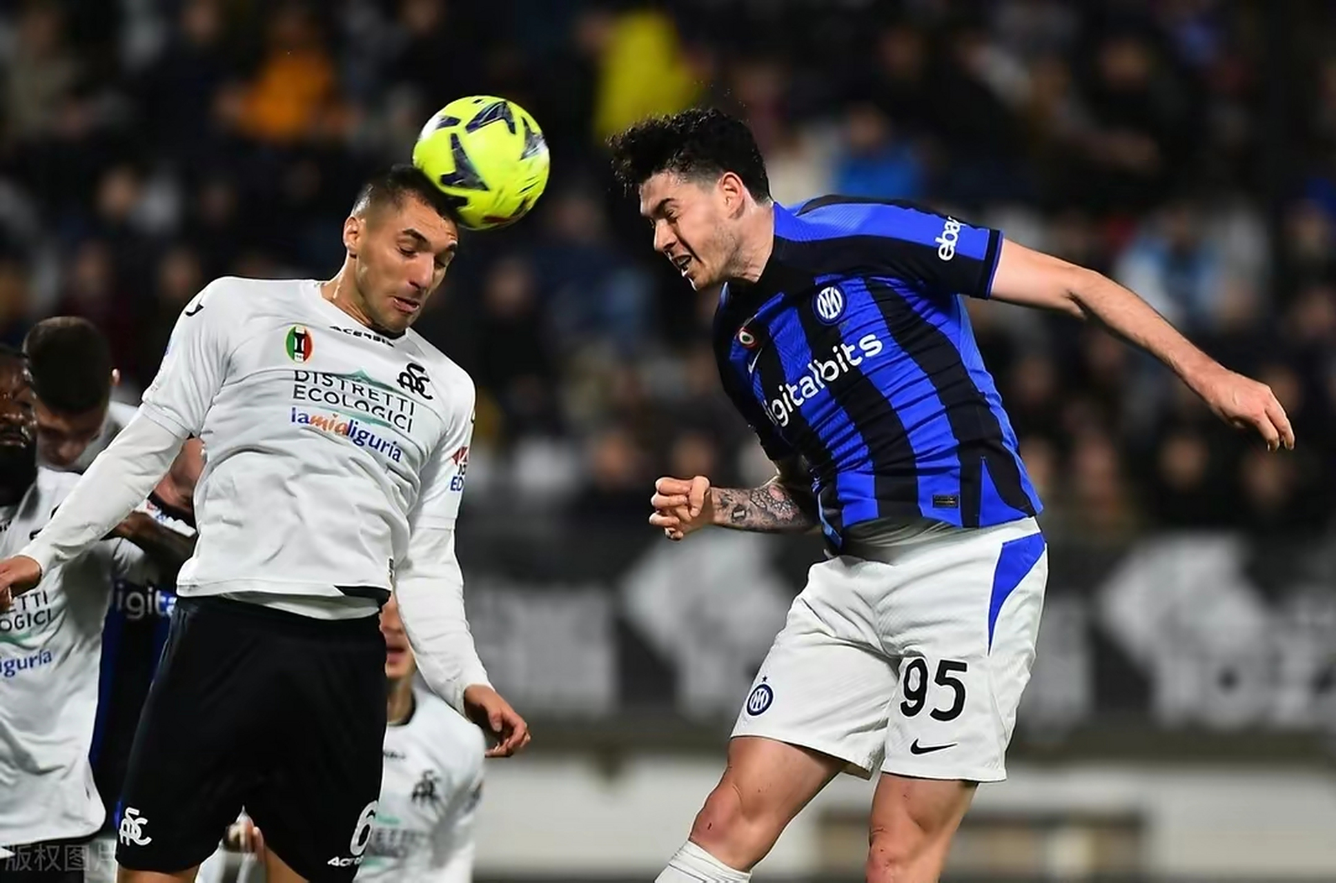 包含国际米兰客场爆冷负于锡耶纳，冲冠梦失的词条