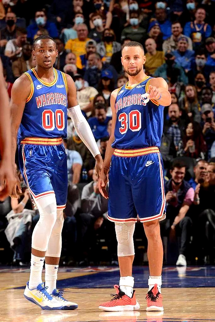 杏彩体育入口-勇士球员私下交锋，彰显斗志与团结