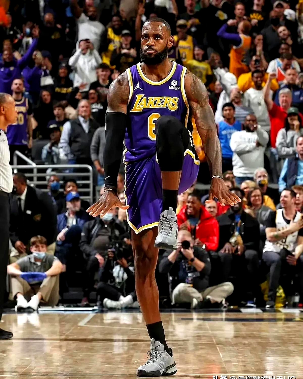 杏彩体育官网-关于勇士主场灭活塞，詹姆斯+有经验抢眼的信息