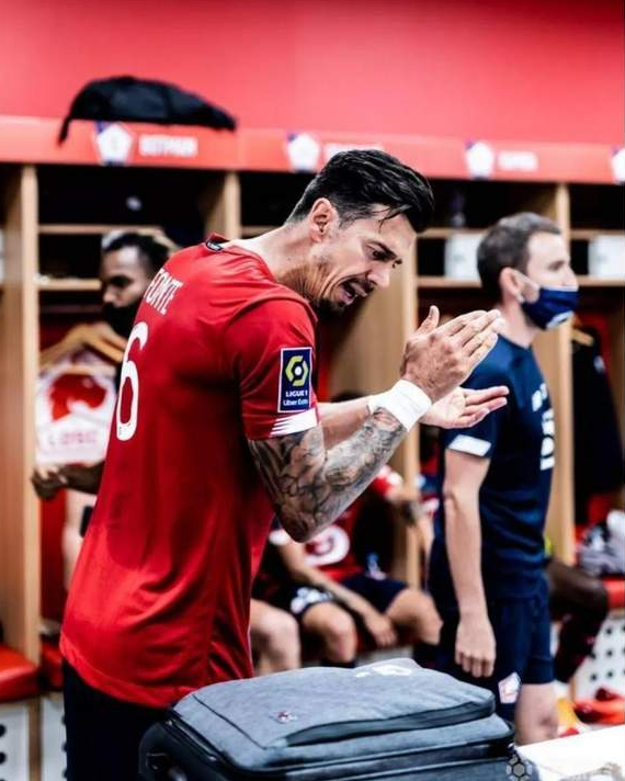 里尔客场逼平斯特拉斯堡，保持不败战绩的简单介绍