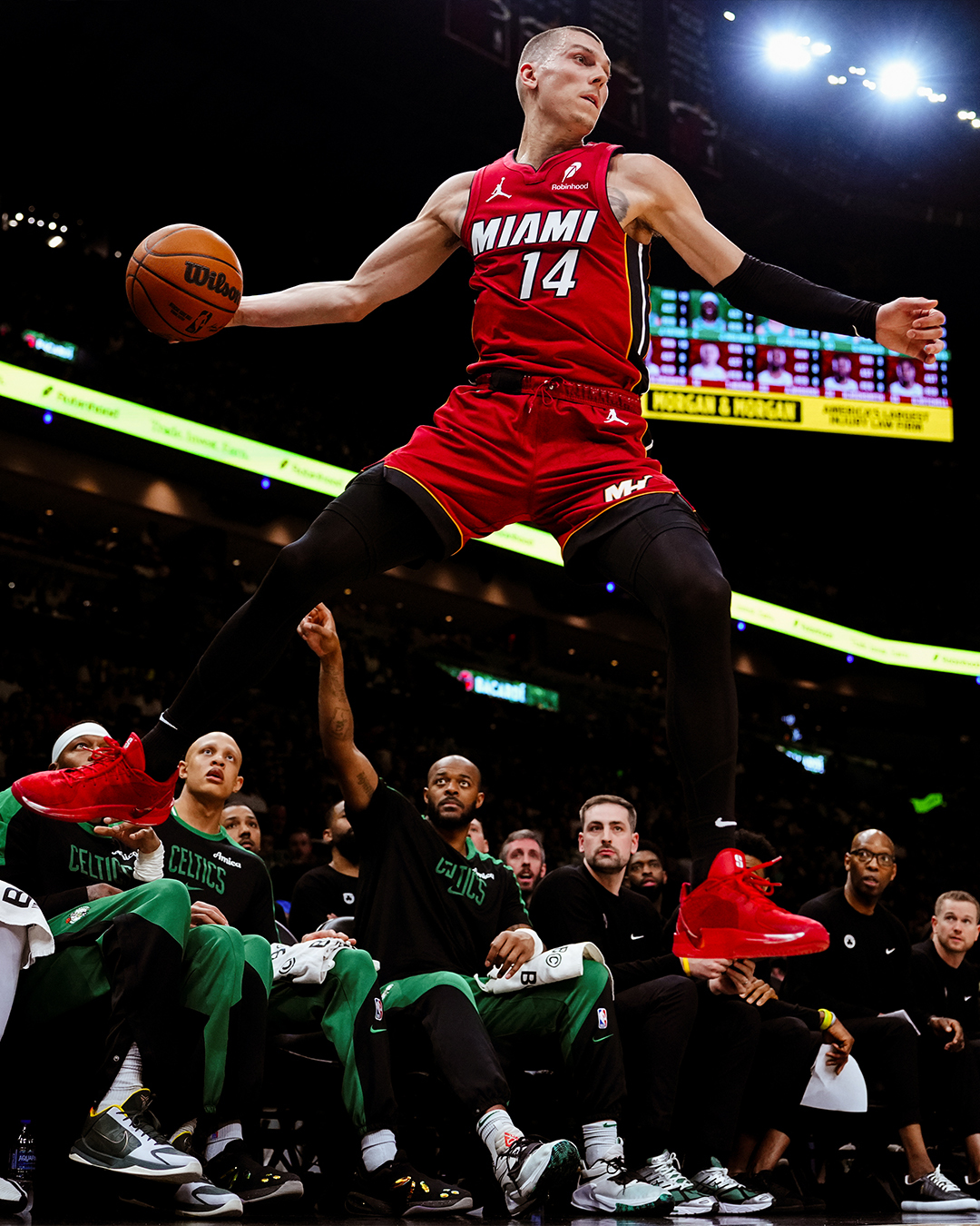 杏彩体育下载-热火击败国王，保持不败记录