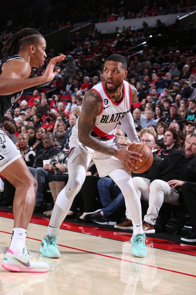 开拓者击败马刺,利拉德贡献34分 开拓者击败马刺,利拉德贡献34分