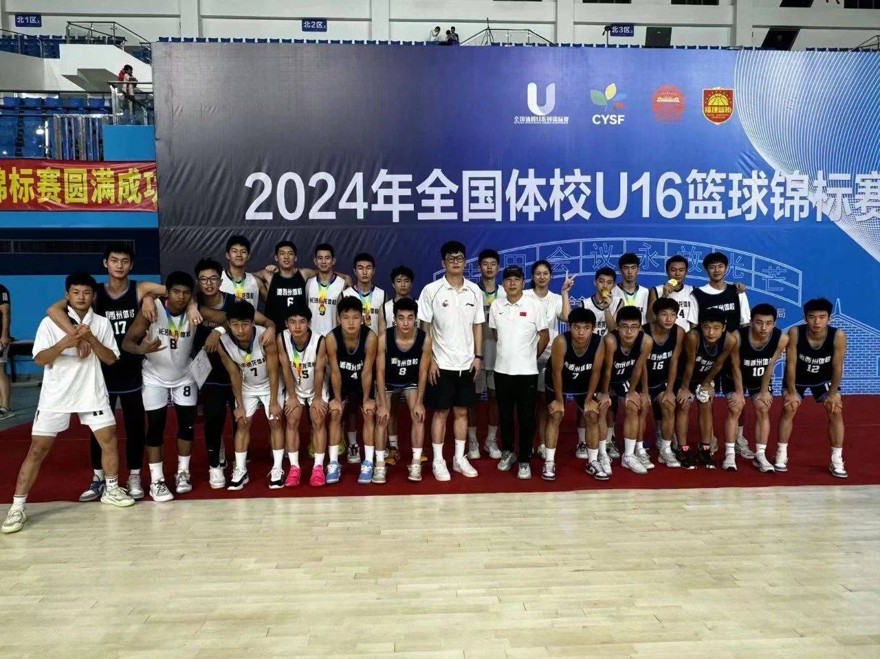 关于湖南队在篮球场上展现出团队协作的力量的信息