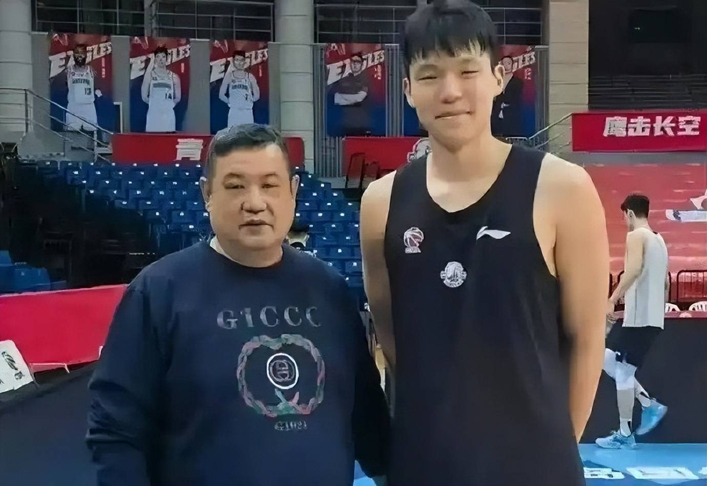 关于篮球名宿公开承认复出可能性的信息 关于篮球名宿公开承认复出可能性的信息