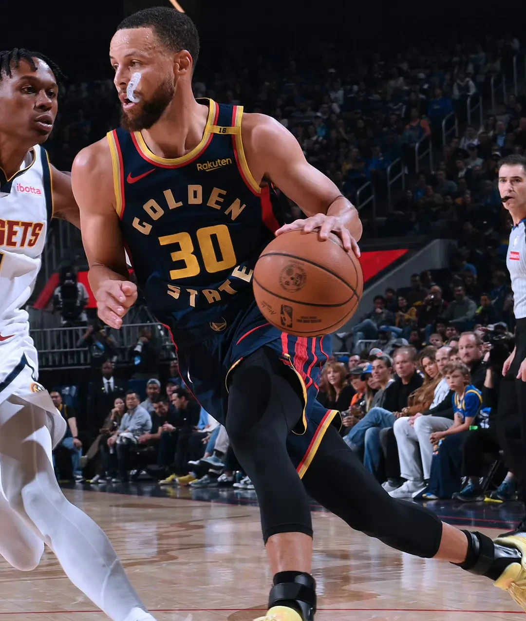 勇士的进攻在比赛中展现出无穷潜力 勇士的进攻在比赛中展现出无穷潜力