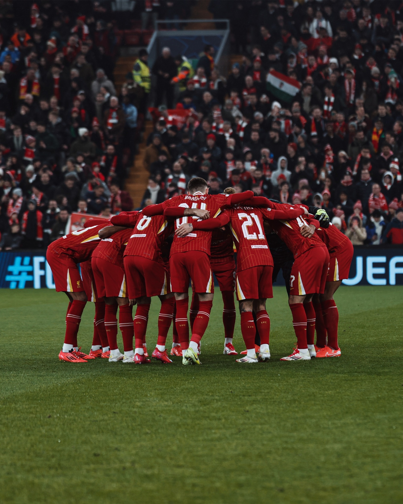 利物浦客场逆转，埃弗顿遭遇两连败，英超争冠局势白热化的简单介绍