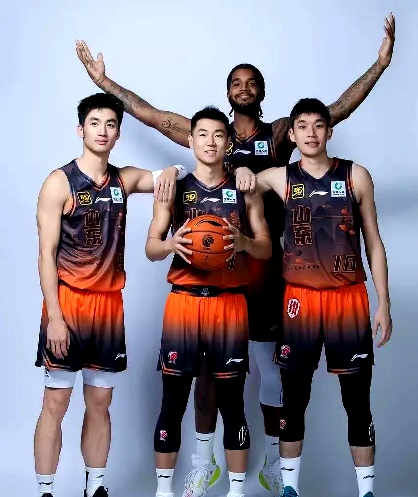 杏彩体育官方登录入口-包含加盟新疆男篮球员表现出色，全队士气高昂的词条