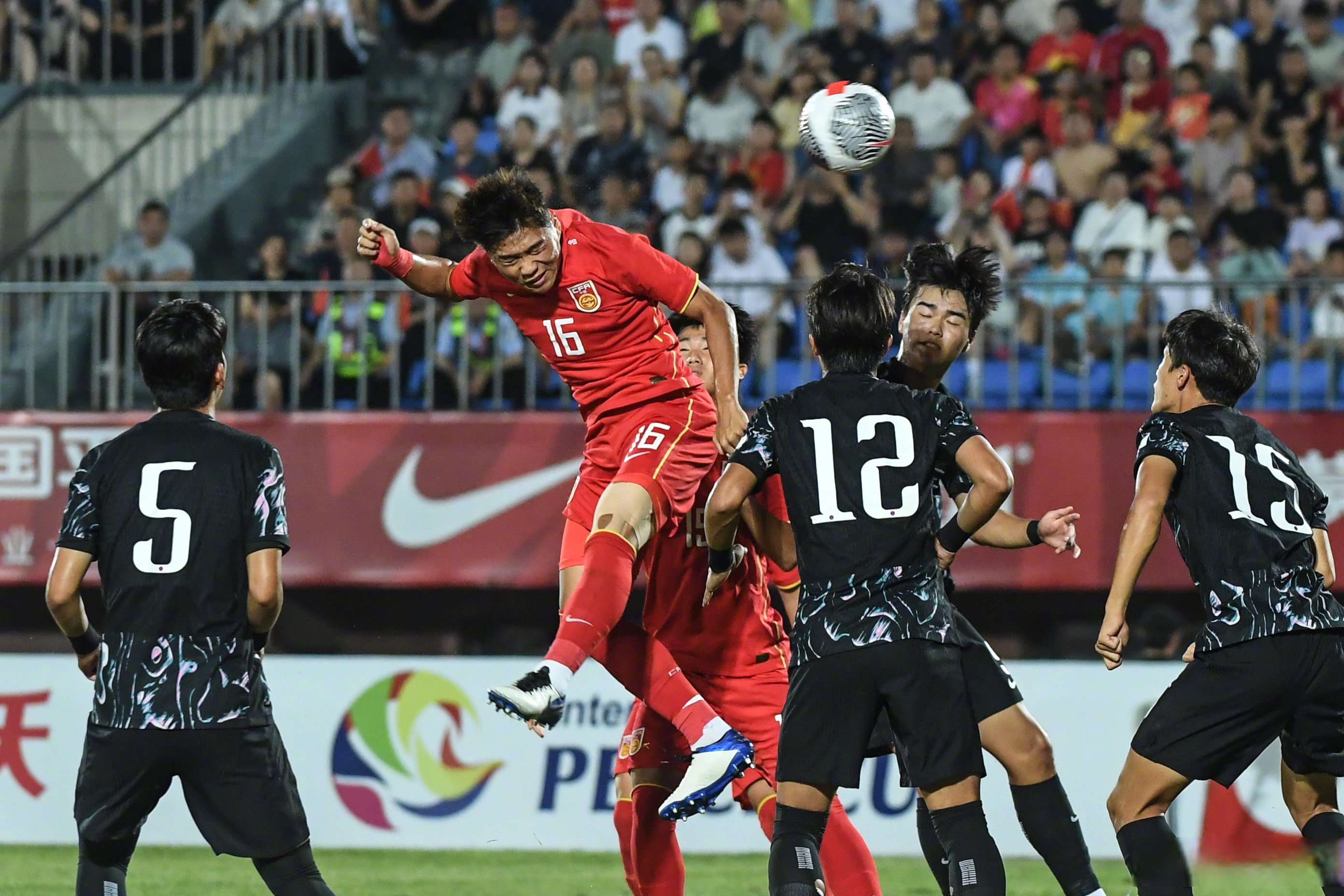 杏彩体育直播-扎实后防线成败在此一举，球队守住比分获胜的简单介绍