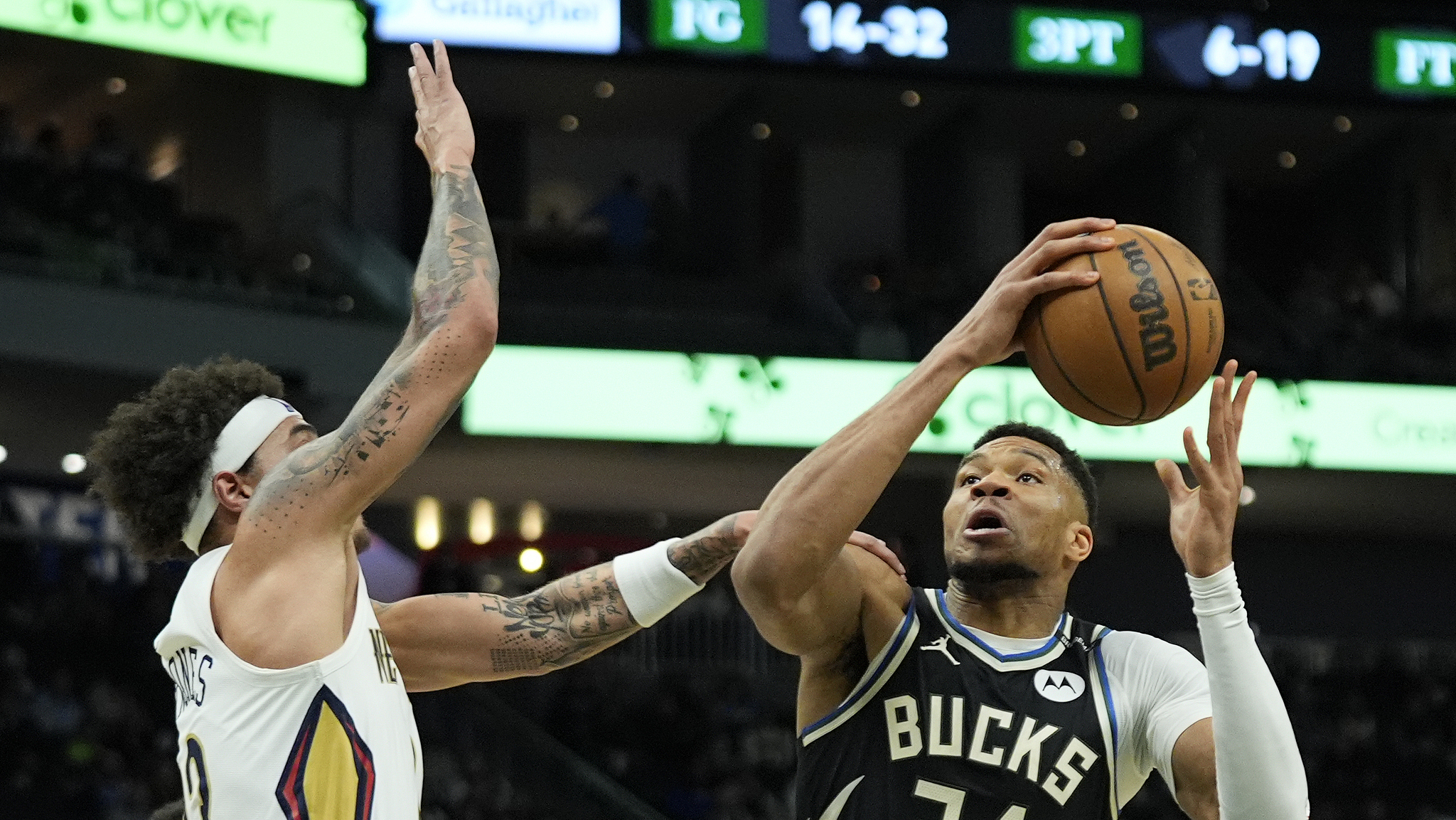 雄鹿主场大胜，引发球迷欢呼的简单介绍