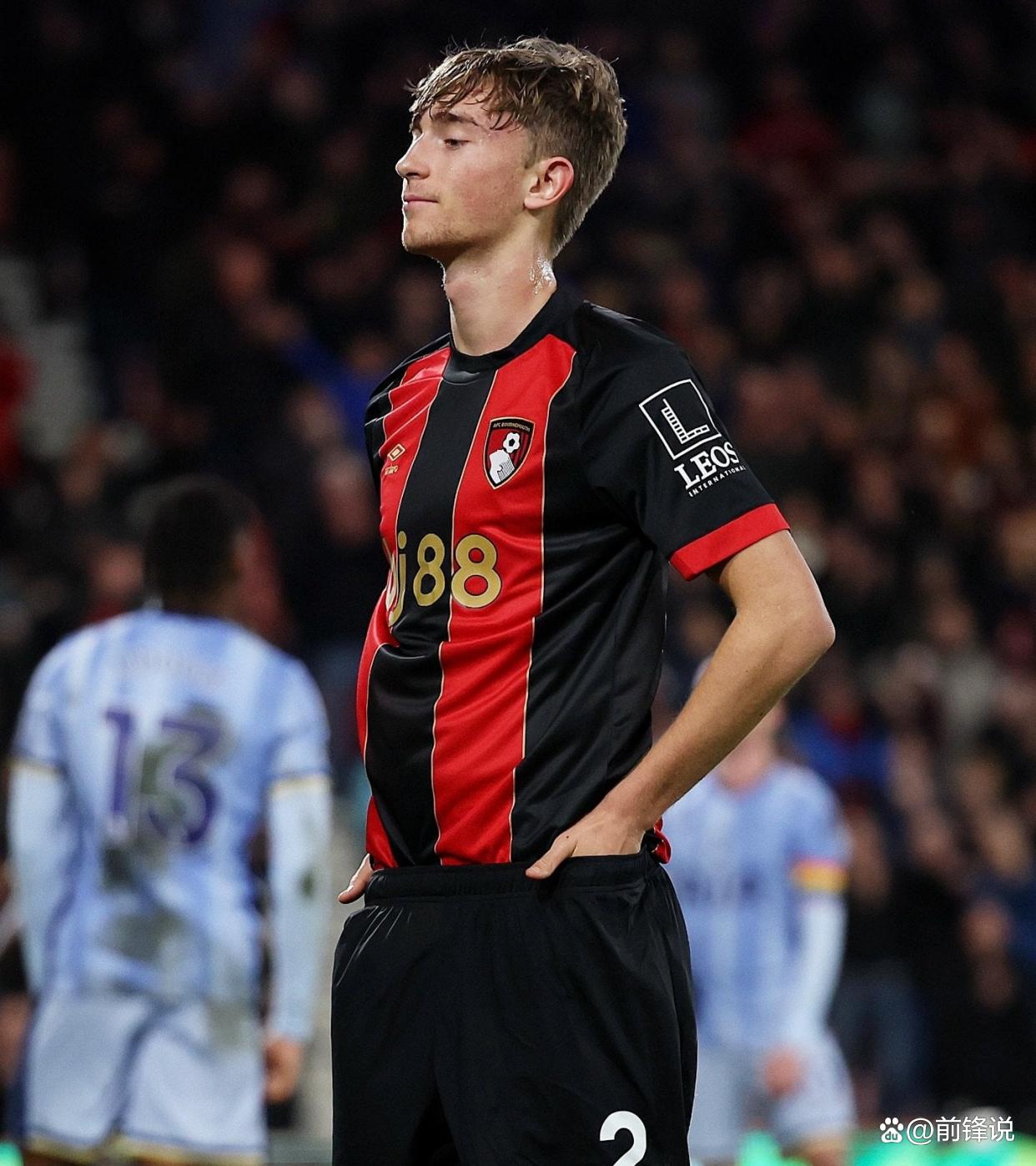 杏彩体育网页版入口-包含伯恩茅斯球队联赛战绩不佳：主教练调整战术的词条