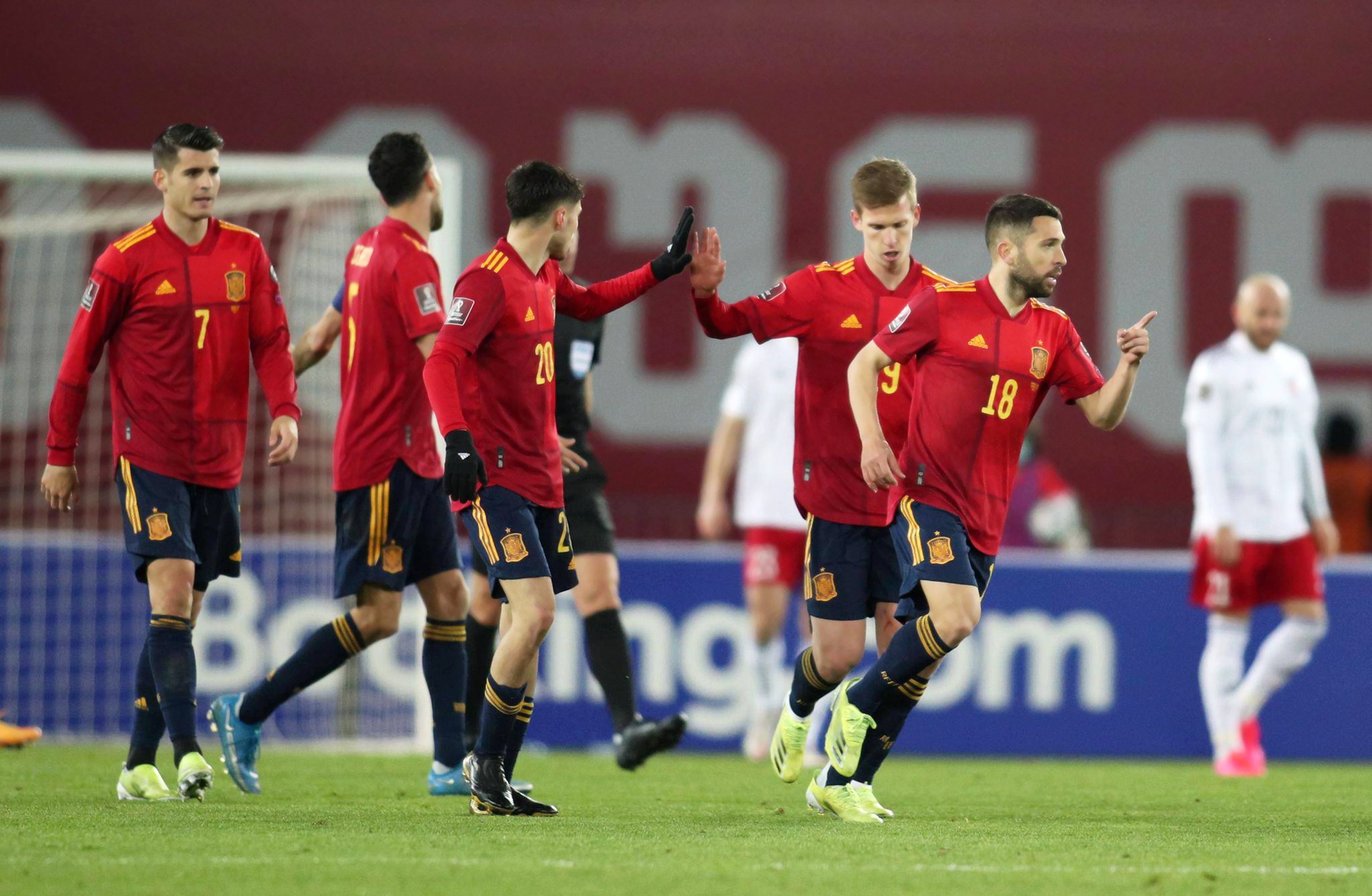 杏彩体育在线-包含阿尔及利亚足球：北非豪门球队进行激烈比赛，最终告捷！的词条