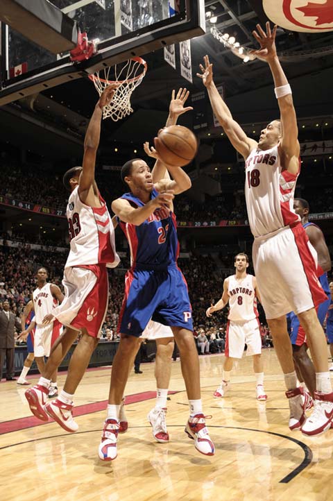 杏彩体育app下载-包含罗斯致胜跳投，活塞客场惊险击败猛龙的词条