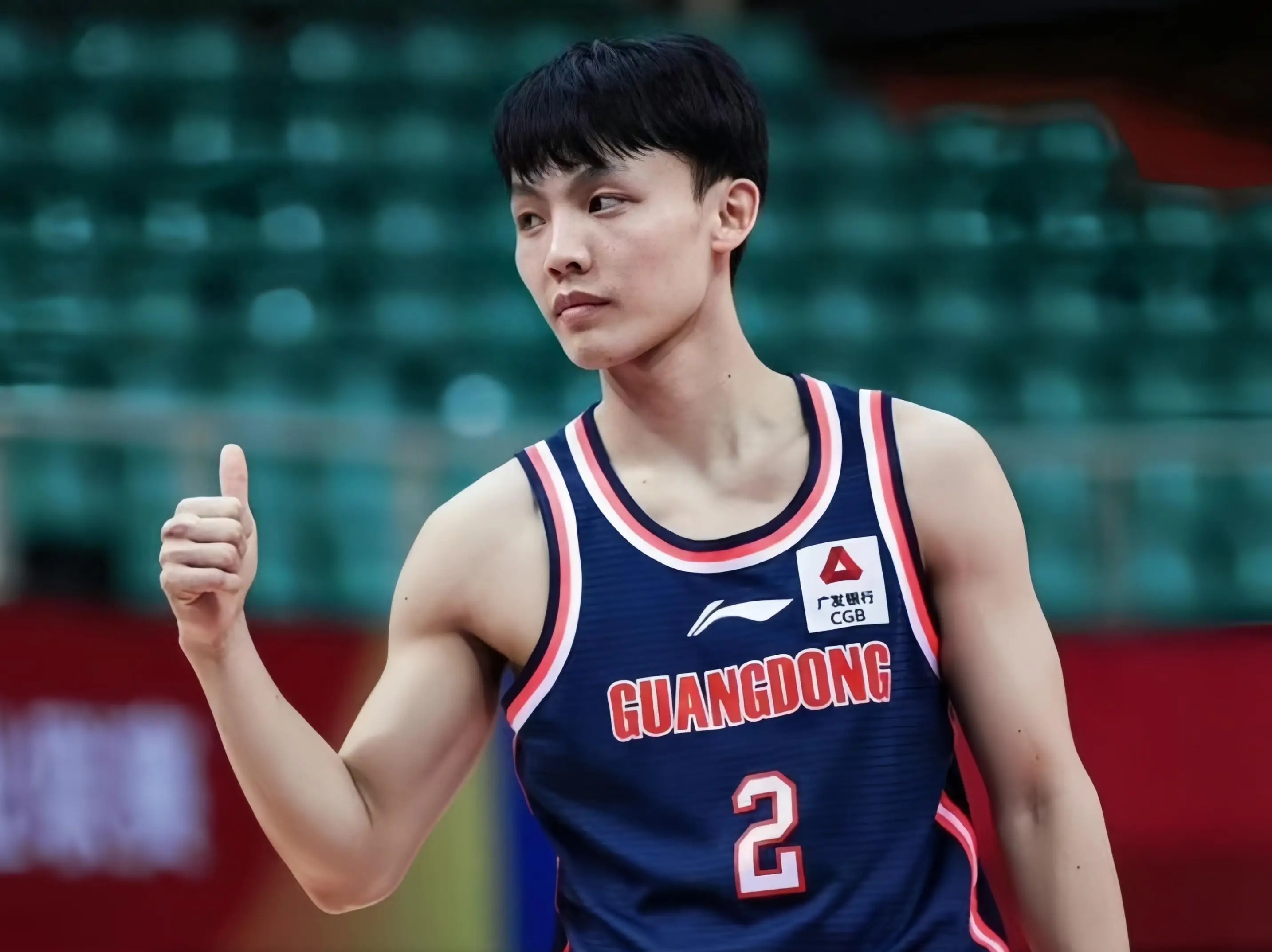 杏彩体育网页版-参赛球员在场上拼尽全力，争取每一分